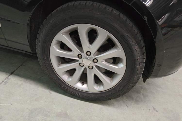 Used Land Rover Range Vogue 2014 3.0 V6 HSE U.S.-Spec Version Right Front Wheel Hub