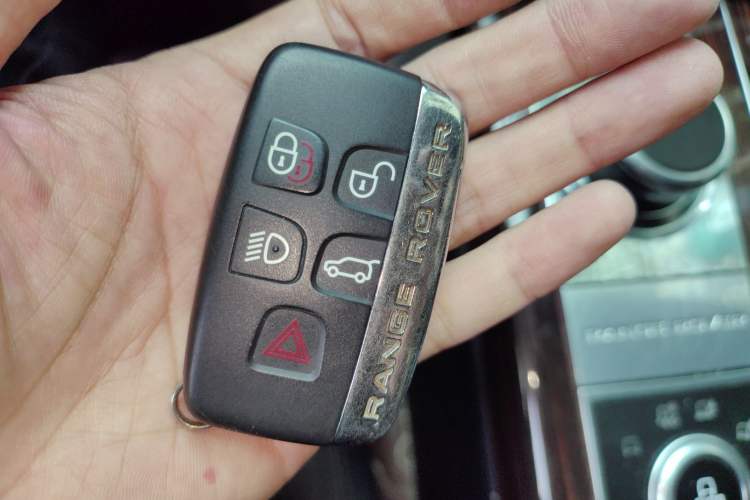 Used Land Rover Range Vogue 2014 3.0 V6 SC U.S.-Spec Version Vehicle Key