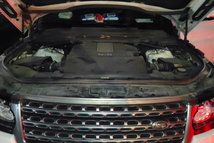 Used Land Rover Range Vogue 2014 3.0T Gasoline U.S.-Spec Executive Version – High-End Trim Engine Bay