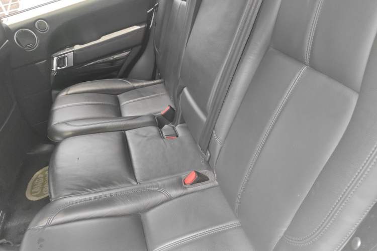 Used Land Rover Range Vogue 2014 3.0T Gasoline U.S.-Spec Executive Version – High-End Trim Left Rear Seat
