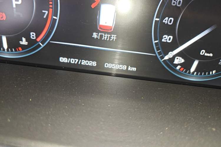 Used Land Rover Range Vogue  Odometer Close Up