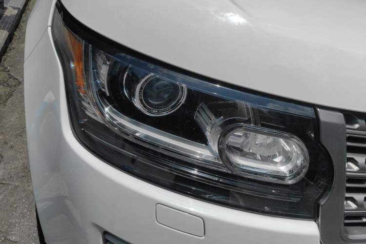 Used Land Rover Range Vogue 2014 3.0T Gasoline U.S.-Spec Executive Version – High-End Trim Right Front Headlight