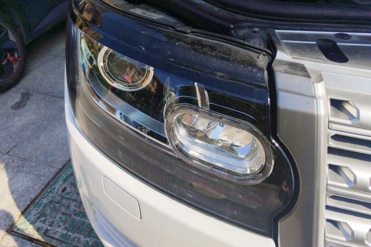 Used Land Rover Range Vogue 2014 3.0T Gasoline U.S.-Spec Executive Edition Standard Version Right Front Headlight