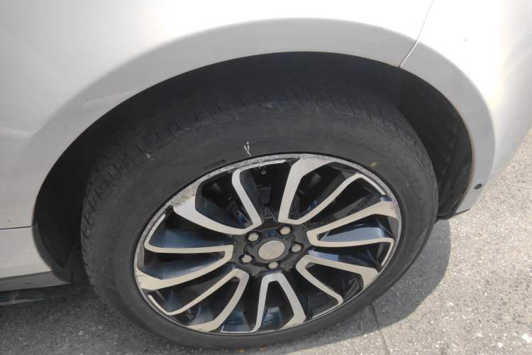 Used Land Rover Range Vogue 2014 3.0T Gasoline U.S.-Spec Executive Version – High-End Trim Right Front Wheel Hub