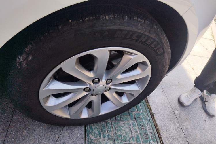 Used Land Rover Range Vogue 2014 3.0T Gasoline U.S.-Spec Executive Edition Standard Version Right Front Wheel Hub