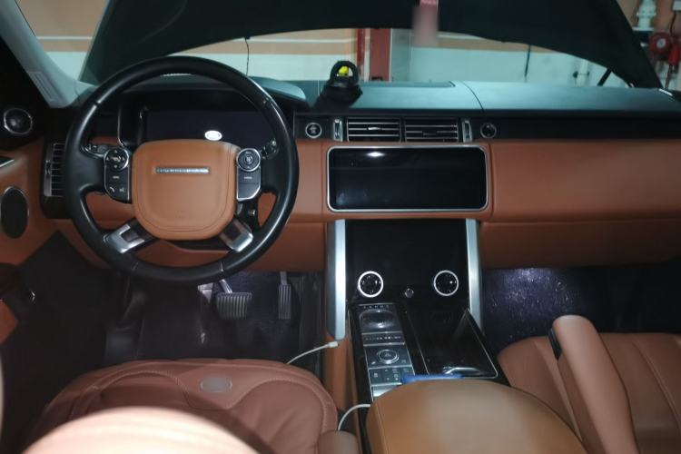Used Land Rover Range Vogue 2015 3.0 TDV6 Vogue Center Console
