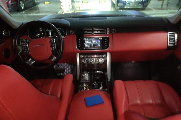 Used Land Rover Range Vogue 2015 3.0 TDV6 Vogue Center Console