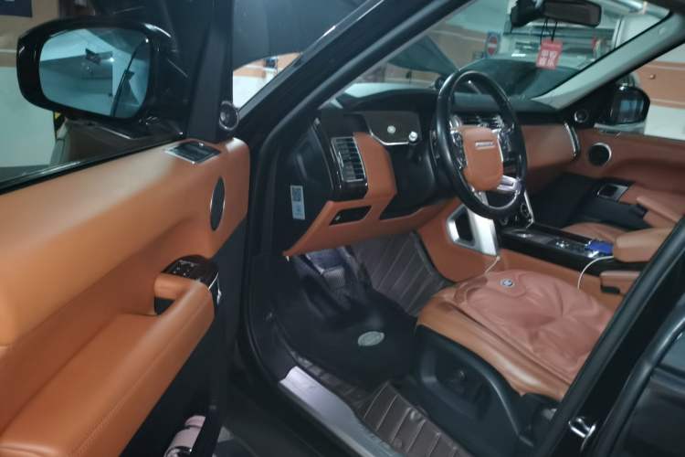 Used Land Rover Range Vogue 2015 3.0 TDV6 Vogue Driver Seat