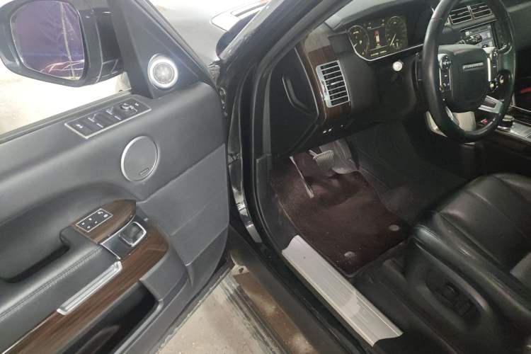 Used Land Rover Range Vogue 2015 3.0 V6 U.S.-Spec Executive Edition Driver Seat