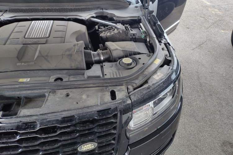 Used Land Rover Range Vogue 2015 3.0 V6 U.S.-Spec Executive Edition Engine Bay Left