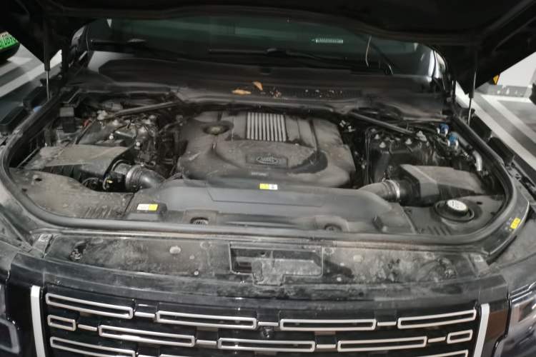 Used Land Rover Range Vogue 2015 3.0 TDV6 Vogue Engine Bay