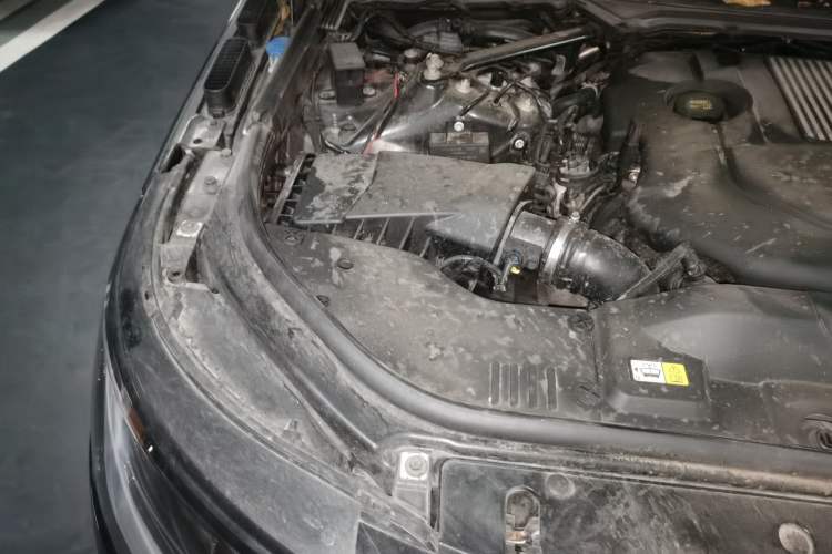 Used Land Rover Range Vogue 2015 3.0 TDV6 Vogue Engine Bay Right