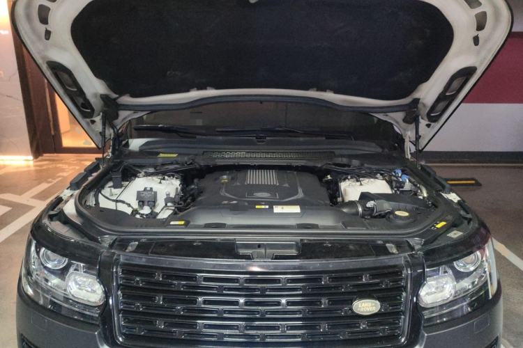 Used Land Rover Range Vogue 2015 3.0 TDV6 Vogue Engine Bay