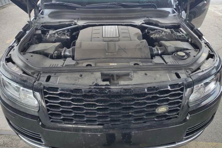 Used Land Rover Range Vogue 2015 3.0 V6 U.S.-Spec Executive Edition Engine Bay