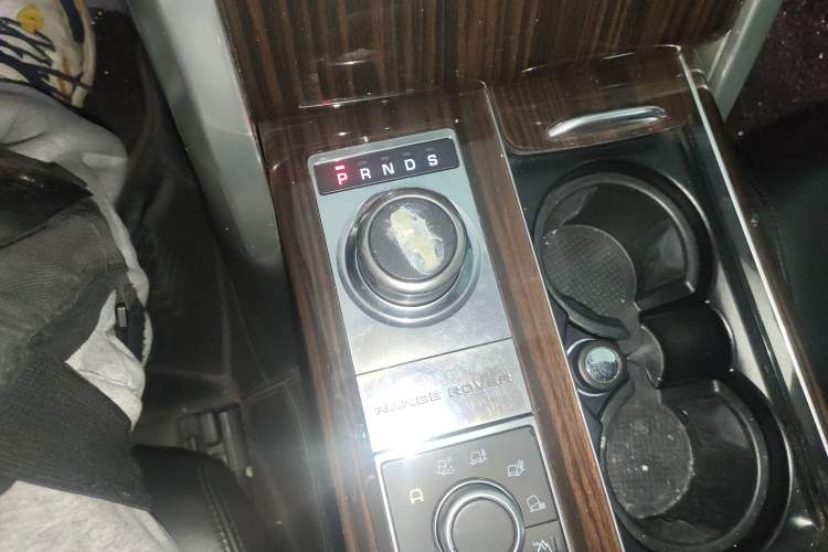 Used Land Rover Range Vogue 2015 3.0 V6 U.S.-Spec Executive Edition Gear Lever