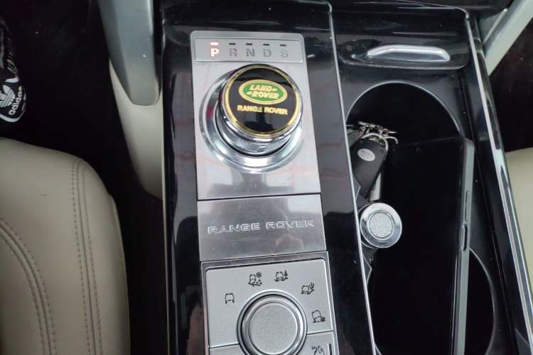 Used Land Rover Range Vogue 2015 3.0 V6 U.S.-Spec Executive Edition Gear Lever