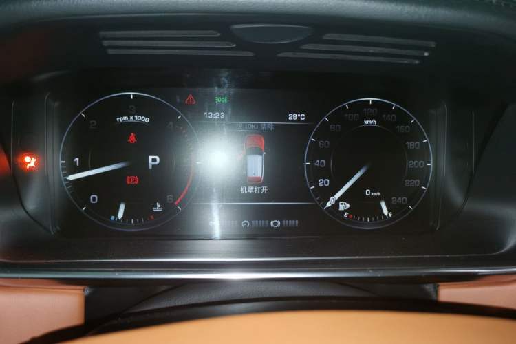 Used Land Rover Range Vogue 2015 3.0 TDV6 Vogue Instrument Cluster