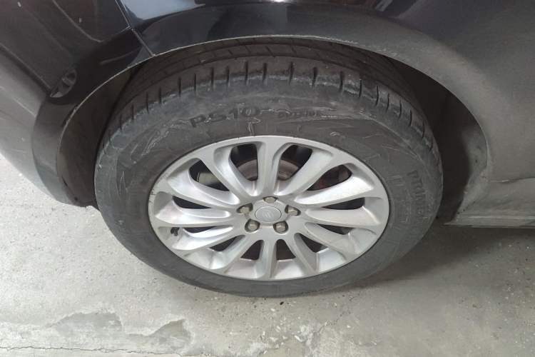 Used Land Rover Range Vogue 2015 3.0 V6 U.S.-Spec Executive Edition Left Front Wheel Hub