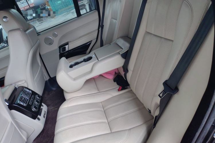 Used Land Rover Range Vogue 2015 3.0 V6 U.S.-Spec Executive Edition Left Rear Seat