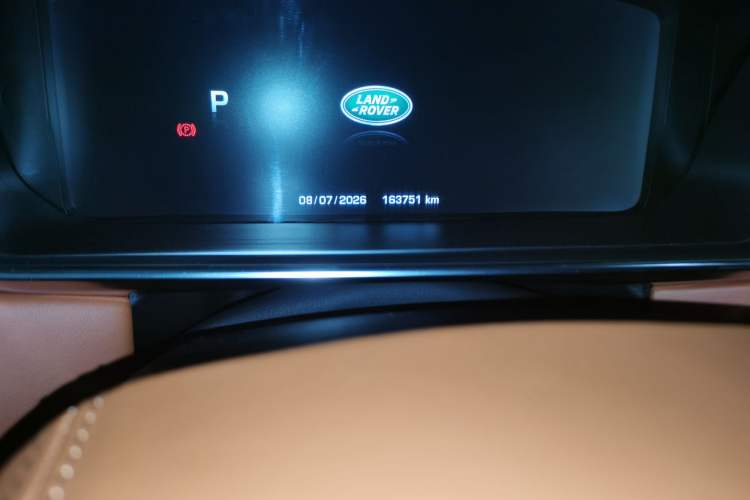 Used Land Rover Range Vogue 2015 3.0 TDV6 Vogue Odometer Close Up