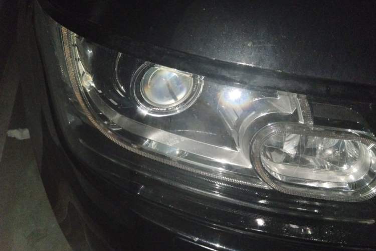 Used Land Rover Range Vogue 2015 3.0 V6 U.S.-Spec Executive Edition Right Front Headlight