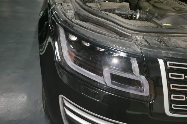 Used Land Rover Range Vogue 2015 3.0 TDV6 Vogue Right Front Headlight