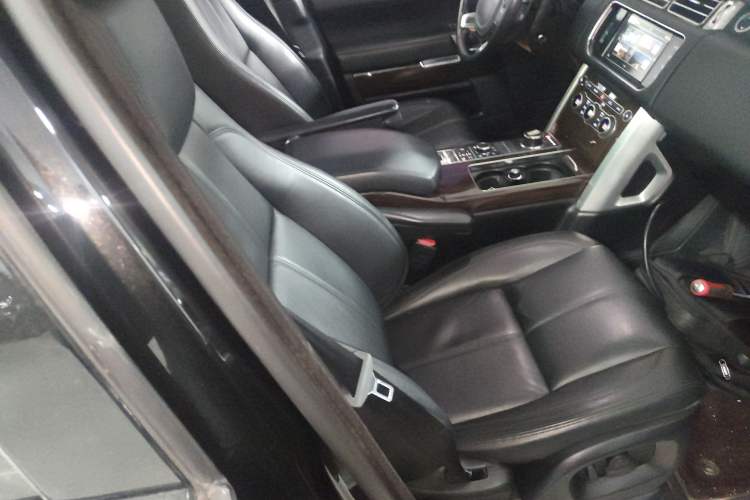 Used Land Rover Range Vogue 2015 3.0 V6 U.S.-Spec Executive Edition Right Front Seat