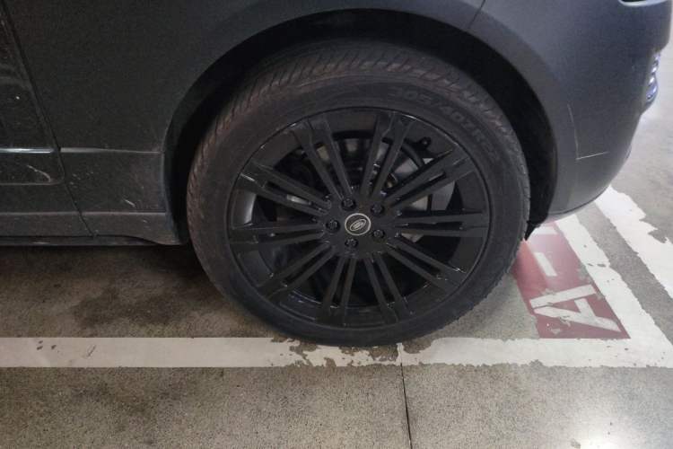 Used Land Rover Range Vogue 2015 3.0 TDV6 Vogue Right Front Wheel Hub