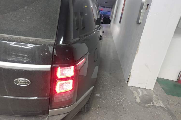 Used Land Rover Range Vogue 2015 3.0 V6 U.S.-Spec Executive Edition Right Rear Taillight