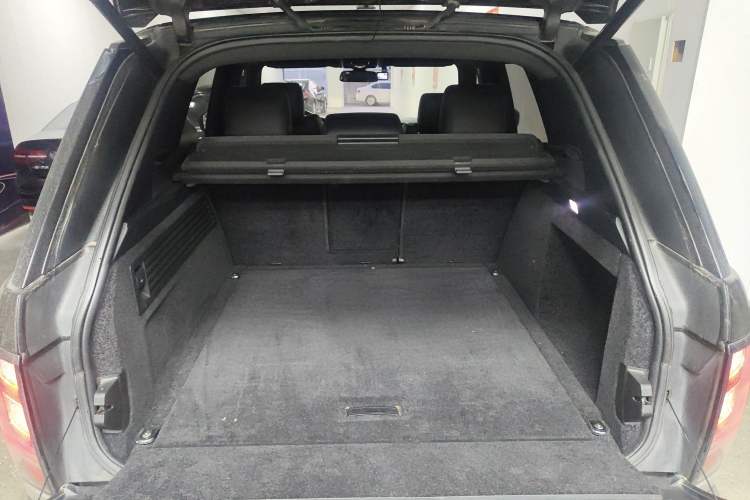 Used Land Rover Range Vogue 2015 3.0 V6 U.S.-Spec Executive Edition Trunk