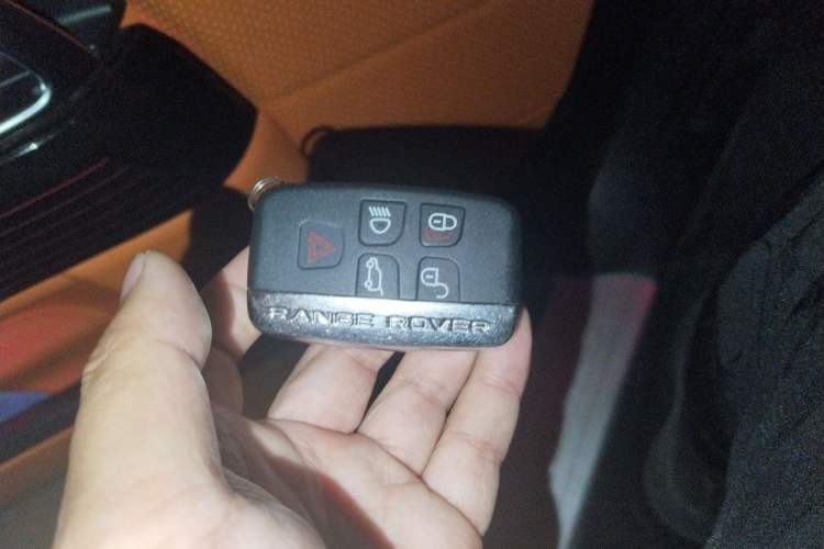 Used Land Rover Range Vogue 2015 3.0 V6 U.S.-Spec Executive Edition Vehicle Key