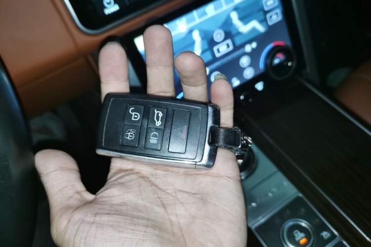 Used Land Rover Range Vogue 2015 3.0 TDV6 Vogue Vehicle Key