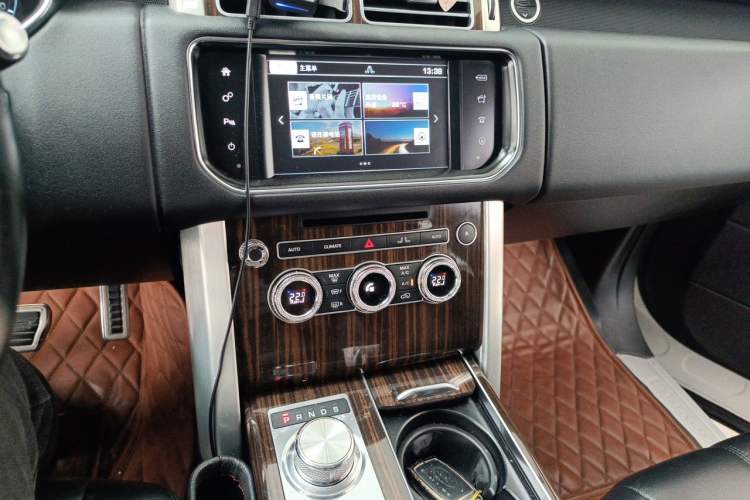 Used Land Rover Range Vogue  Audio And AC Panel