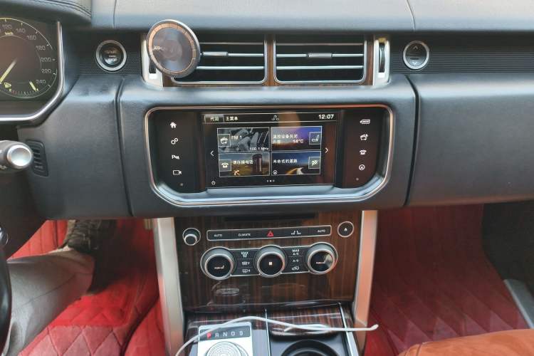Used Land Rover Range Vogue 2015 3.0T V6 Gasoline U.S.-Spec Executive Edition Audio And AC Panel
