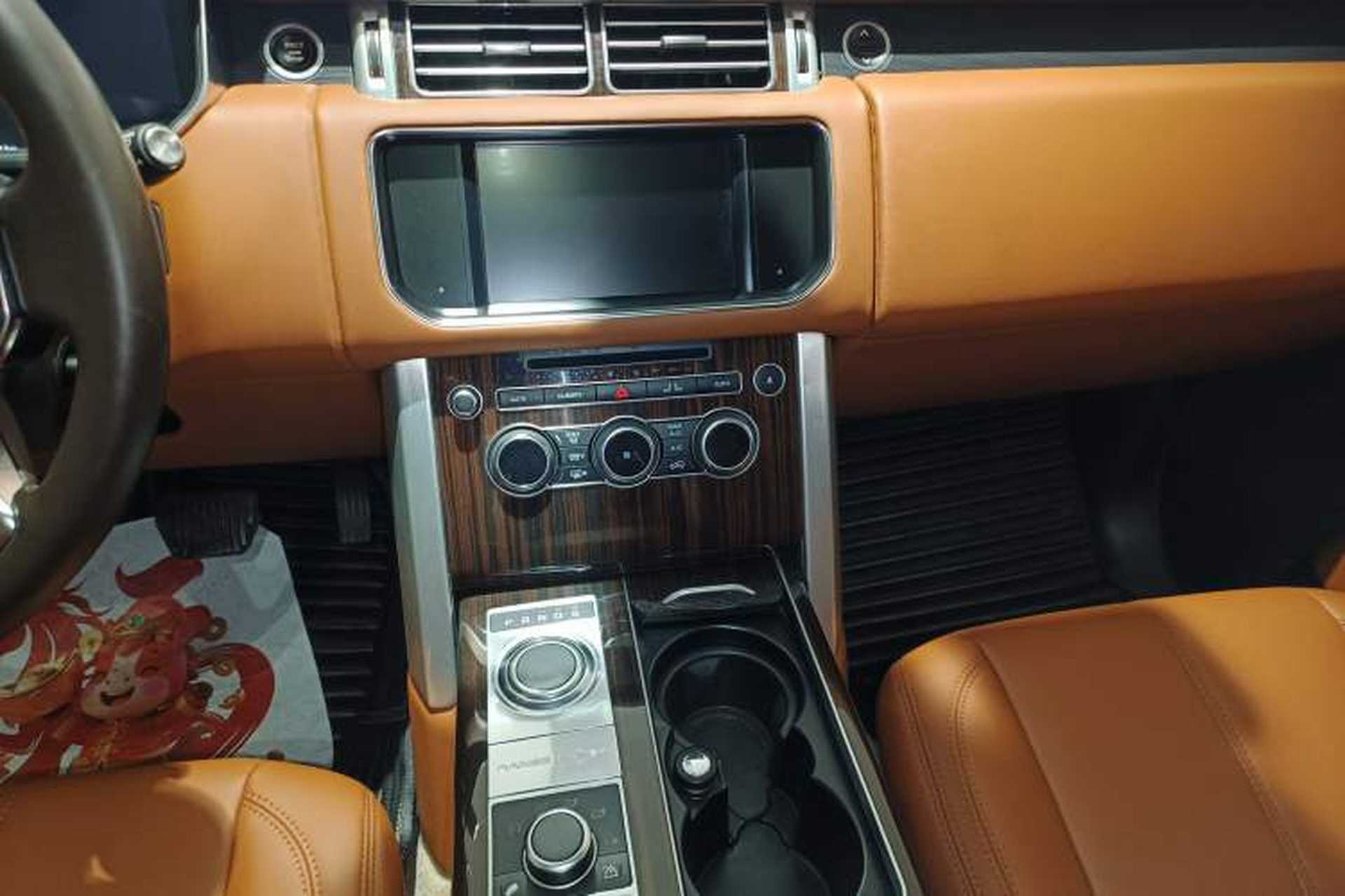 Used Land Rover Range Vogue 2015 3.0 V6 U.S.-Spec Executive Edition Audio And AC Panel