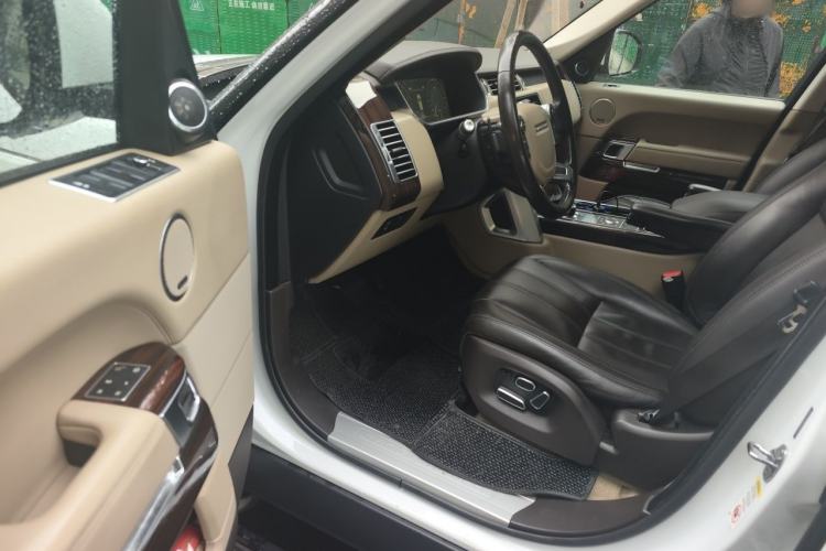 Used Land Rover Range Vogue 2015 3.0 V6 SC Vogue Driver Seat