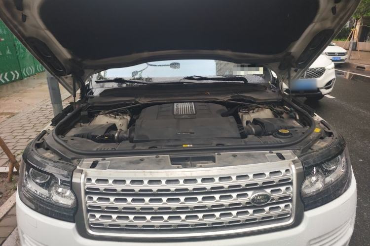 Used Land Rover Range Vogue 2015 3.0 V6 SC Vogue Engine Bay