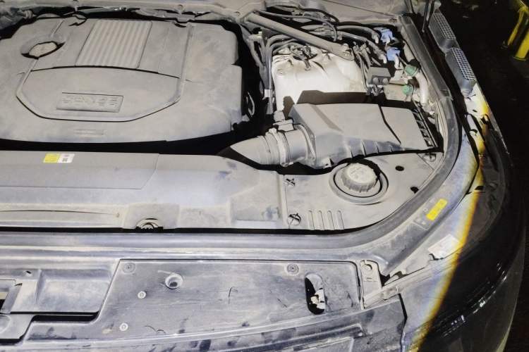 Used Land Rover Range Vogue  Engine Bay Left