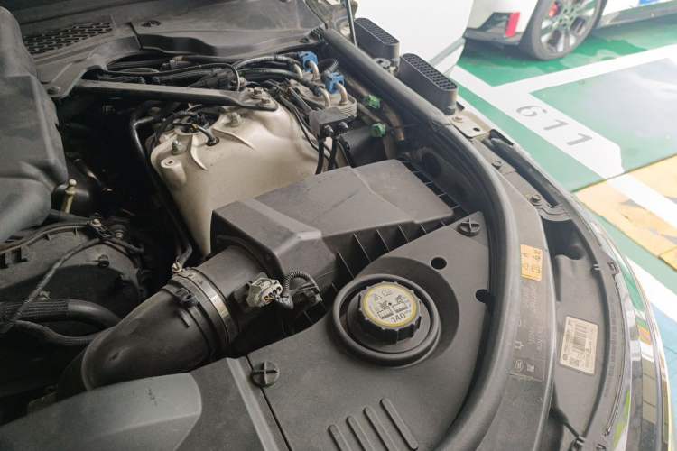 Used Land Rover Range Vogue  Engine Bay Left