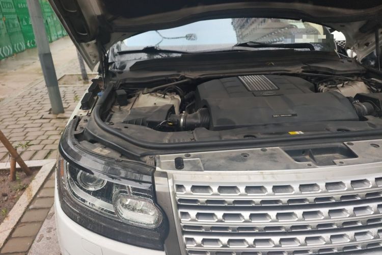 Used Land Rover Range Vogue 2015 3.0 V6 SC Vogue Engine Bay Right