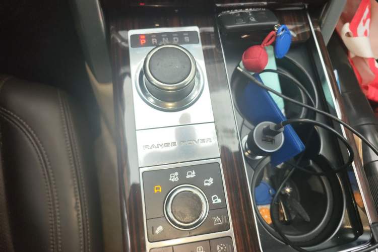 Used Land Rover Range Vogue 2015 3.0 V6 SC Vogue Gear Lever