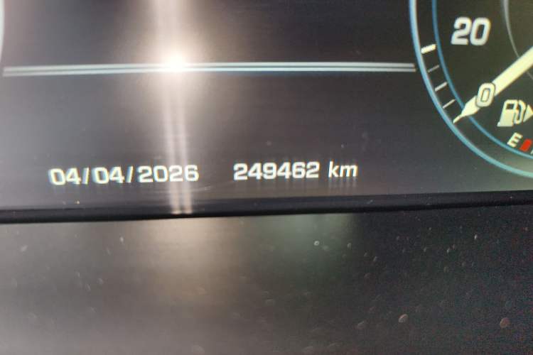 Used Land Rover Range Vogue 2015 3.0T V6 Gasoline U.S.-Spec Executive Edition Odometer Close Up