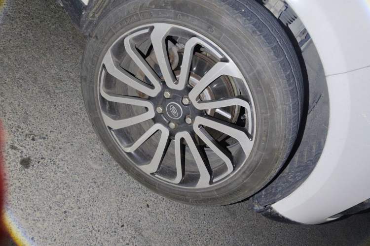 Used Land Rover Range Vogue  Right Front Wheel Hub