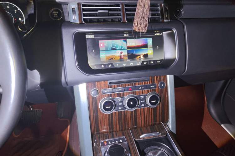 Used Land Rover Range Vogue 2016 3.0T Gasoline HSE U.S. Specification Audio And AC Panel