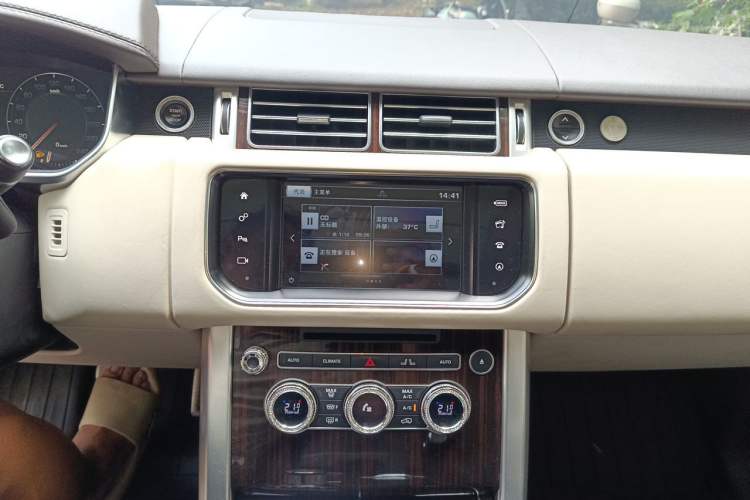 Used Land Rover Range Vogue  Audio And AC Panel