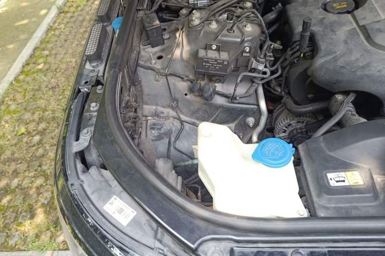 Used Land Rover Range Vogue  Engine Bay Right
