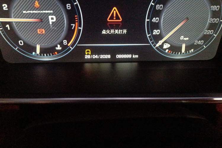 Used Land Rover Range Vogue  Odometer Close Up