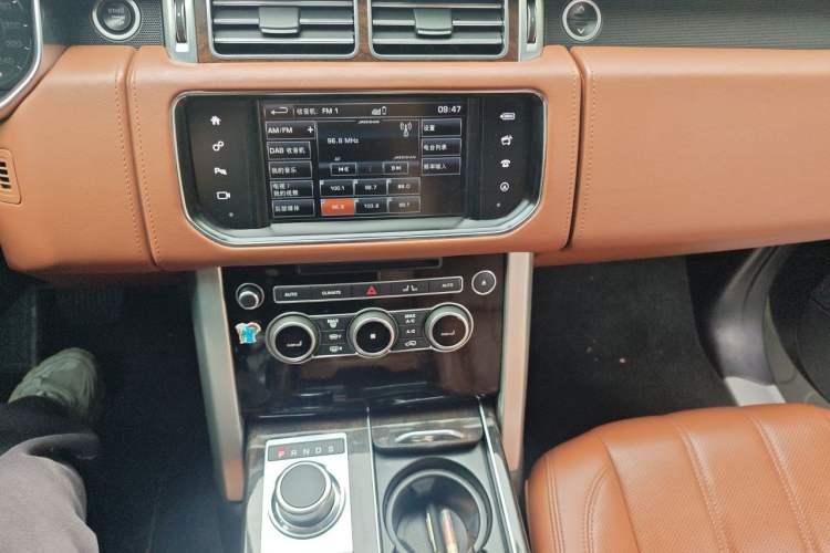 Used Land Rover Range Vogue 2016 3.0 V6 SC Vogue Audio And AC Panel