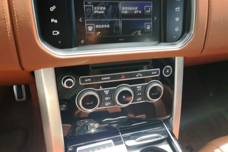 Used Land Rover Range Vogue 2016 3.0 V6 SC Vogue Audio And AC Panel