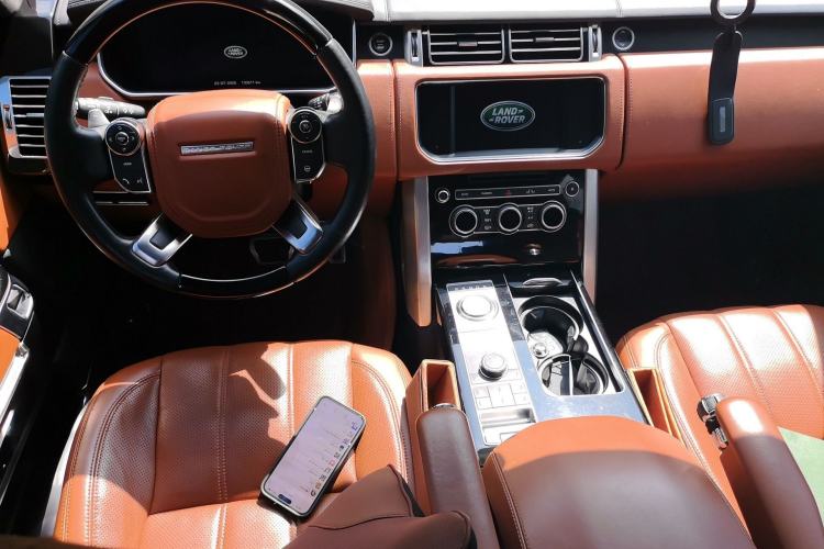 Used Land Rover Range Vogue 2016 3.0 V6 SC Vogue Center Console